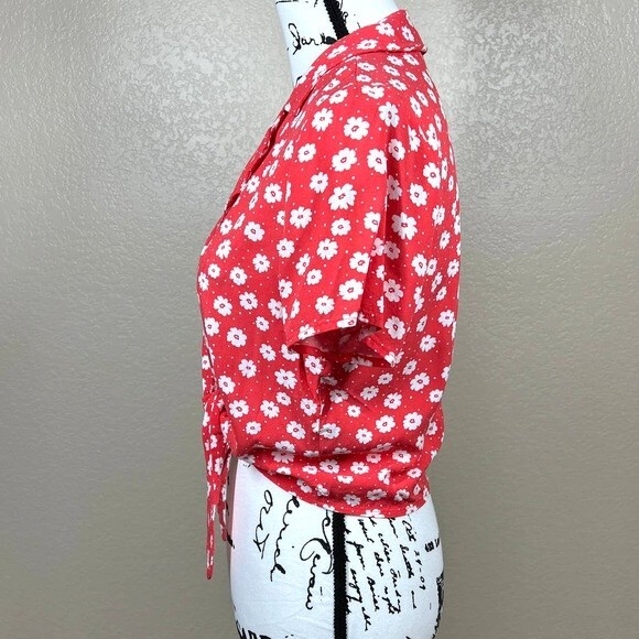 Forever 21 red crop top women floral button up short sleeve size M - Picture 4 of 11